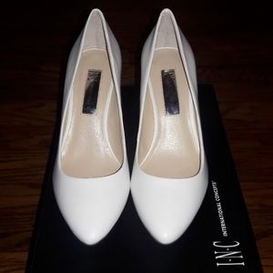 NIB INC Bright White Leather Zitah Pumps Size 5.5